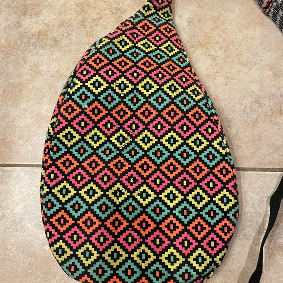 Kavu Patterned One Shoulder Crossbag - Picture 6 of 6